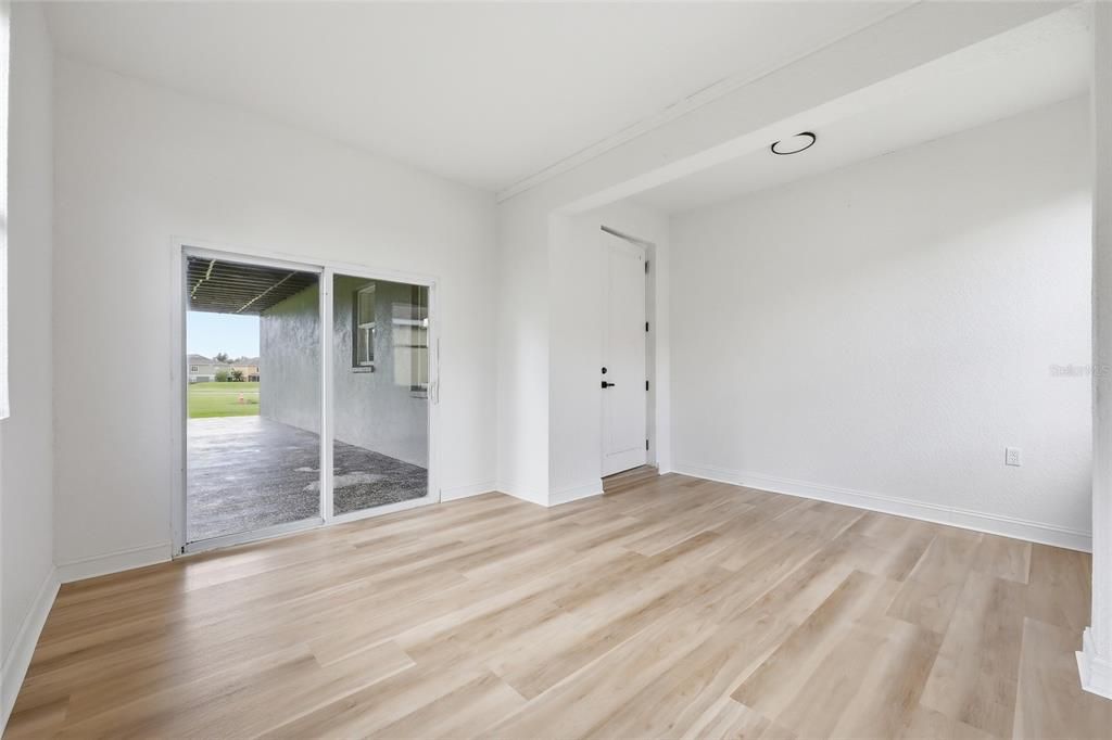 En Venta: $425,000 (4 camas, 2 baños, 2220 Pies cuadrados)
