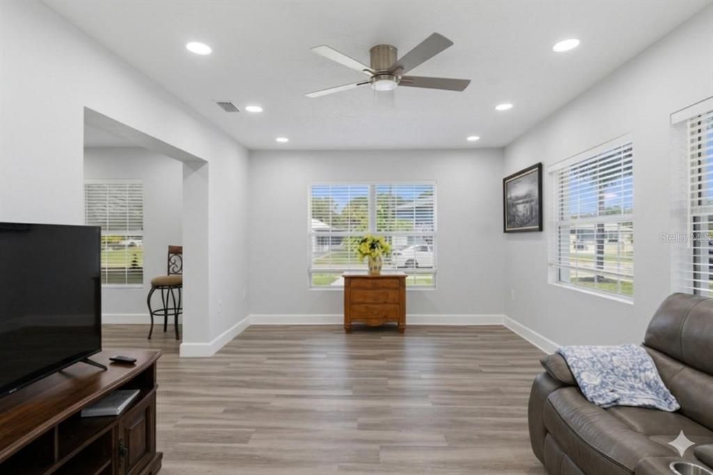 For Sale: $525,000 (3 beds, 1 baths, 1494 Square Feet)