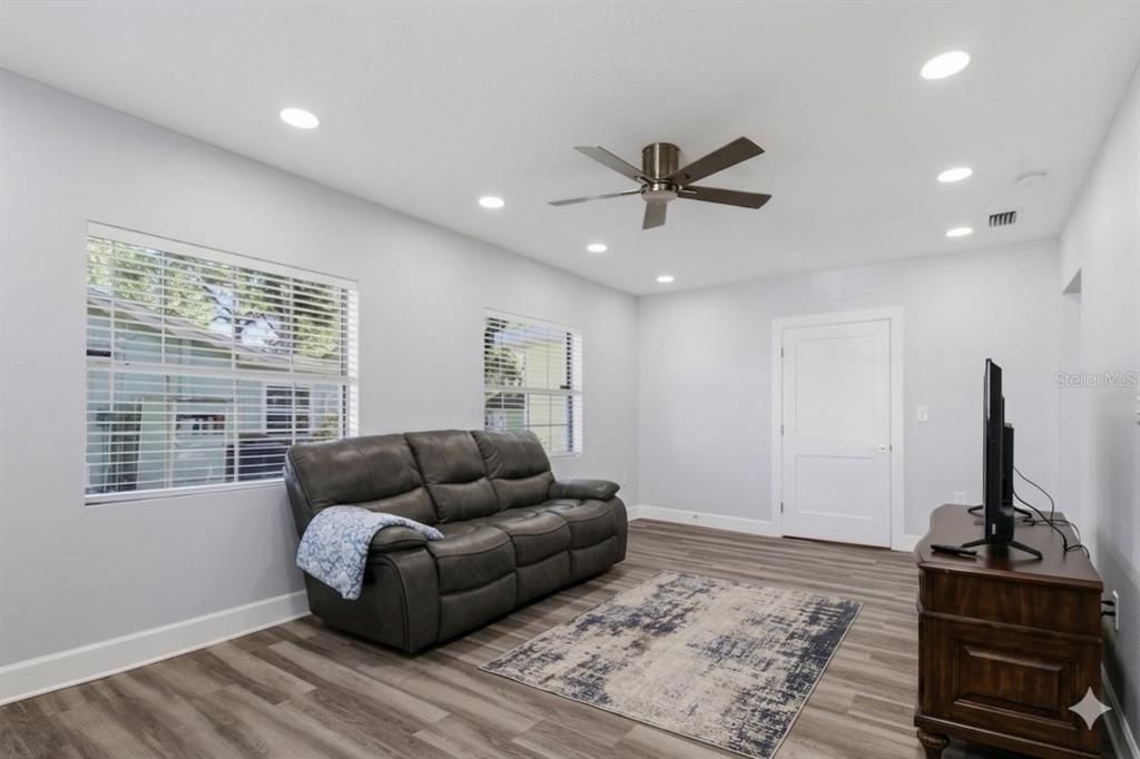 For Sale: $525,000 (3 beds, 1 baths, 1494 Square Feet)