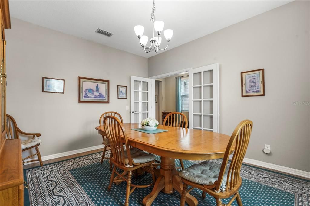 For Sale: $549,000 (5 beds, 3 baths, 3000 Square Feet)