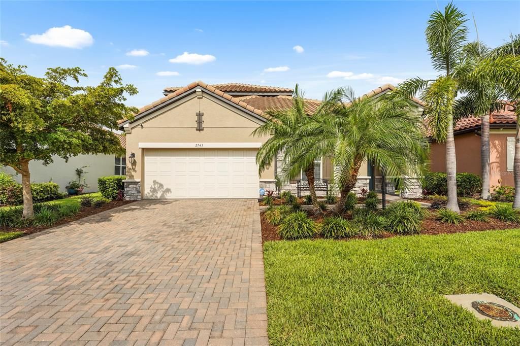 For Sale: $549,000 (5 beds, 3 baths, 3000 Square Feet)