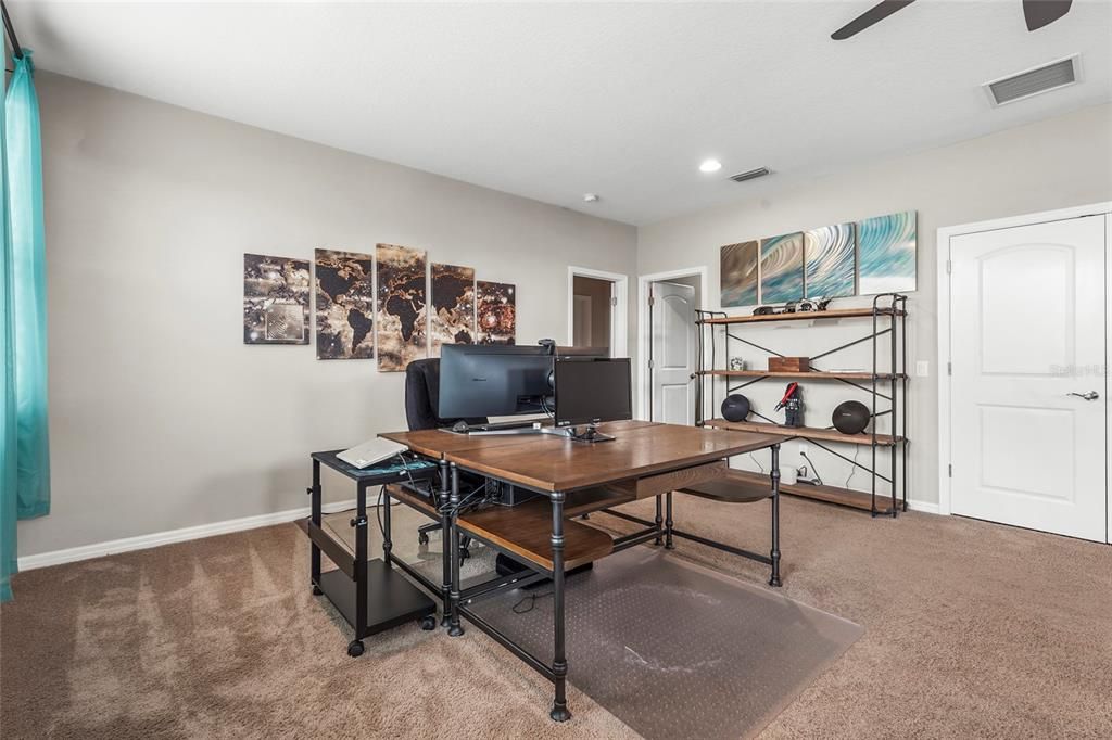 For Sale: $549,000 (5 beds, 3 baths, 3000 Square Feet)
