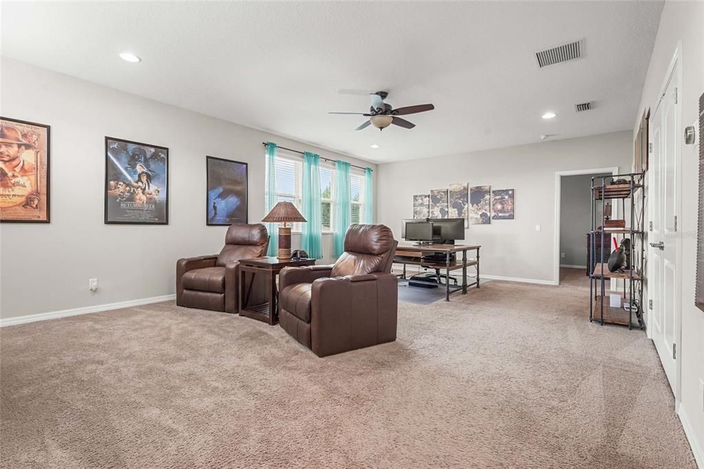 For Sale: $549,000 (5 beds, 3 baths, 3000 Square Feet)