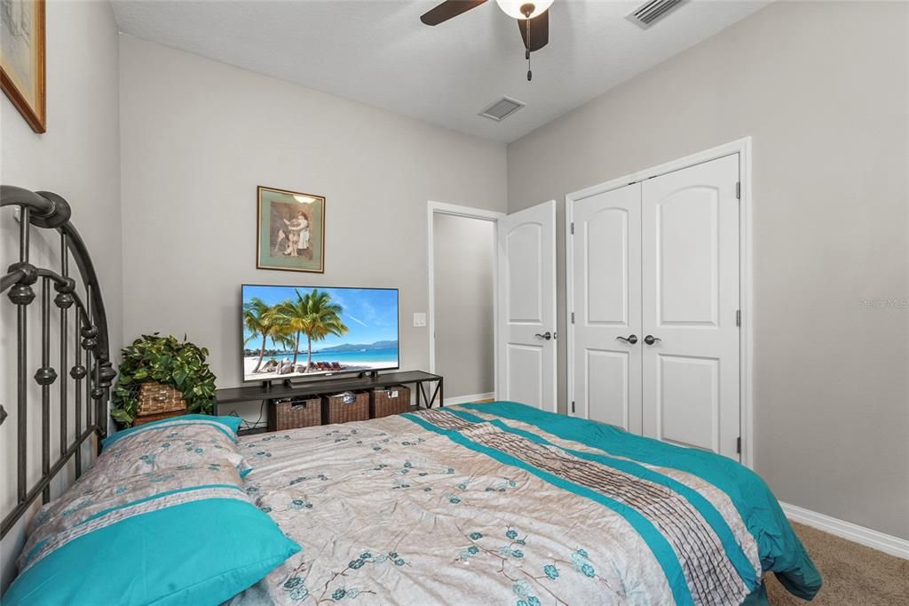 For Sale: $549,000 (5 beds, 3 baths, 3000 Square Feet)