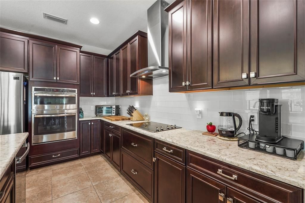 For Sale: $549,000 (5 beds, 3 baths, 3000 Square Feet)
