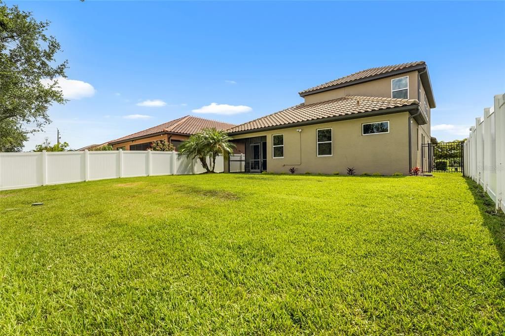 For Sale: $549,000 (5 beds, 3 baths, 3000 Square Feet)