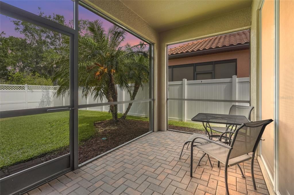 For Sale: $549,000 (5 beds, 3 baths, 3000 Square Feet)