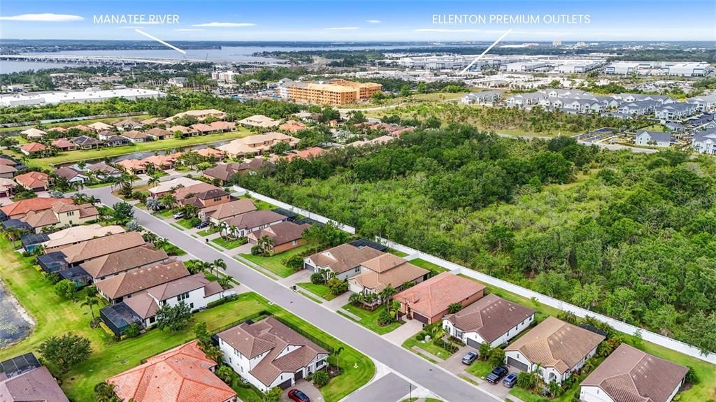 For Sale: $549,000 (5 beds, 3 baths, 3000 Square Feet)