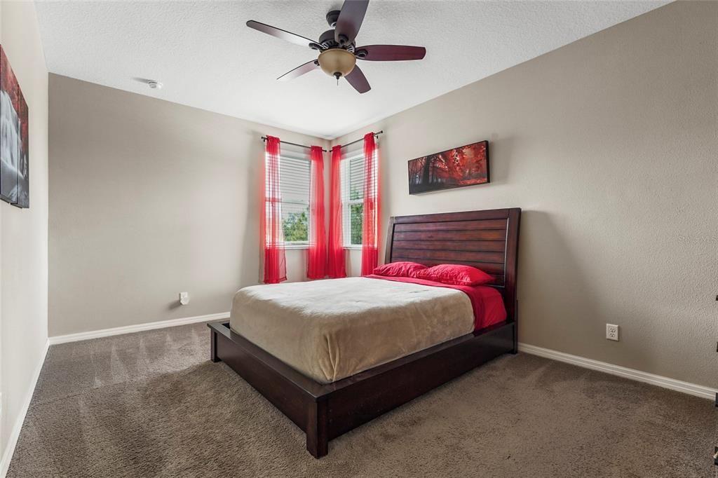 For Sale: $549,000 (5 beds, 3 baths, 3000 Square Feet)