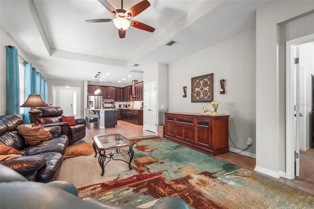 For Sale: $549,000 (5 beds, 3 baths, 3000 Square Feet)