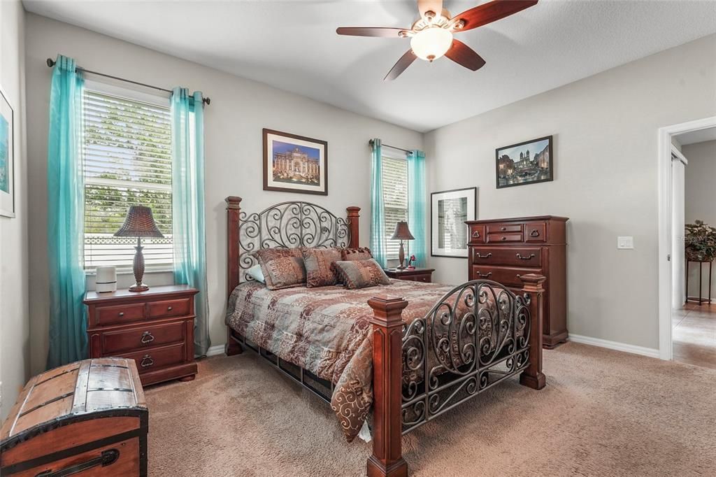 For Sale: $549,000 (5 beds, 3 baths, 3000 Square Feet)