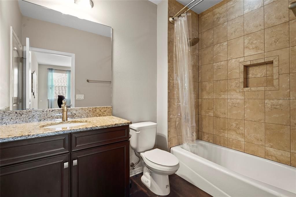 For Sale: $549,000 (5 beds, 3 baths, 3000 Square Feet)