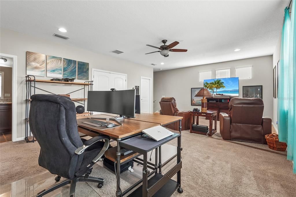 For Sale: $549,000 (5 beds, 3 baths, 3000 Square Feet)
