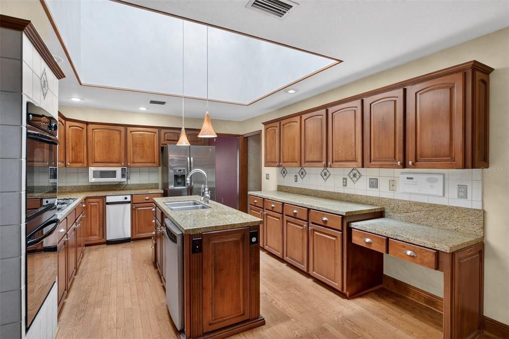 For Sale: $799,900 (4 beds, 3 baths, 4440 Square Feet)