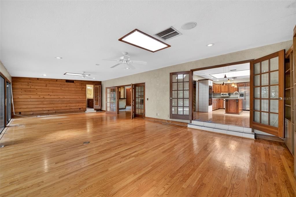 For Sale: $799,900 (4 beds, 3 baths, 4440 Square Feet)