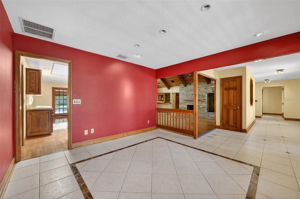 For Sale: $799,900 (4 beds, 3 baths, 4440 Square Feet)