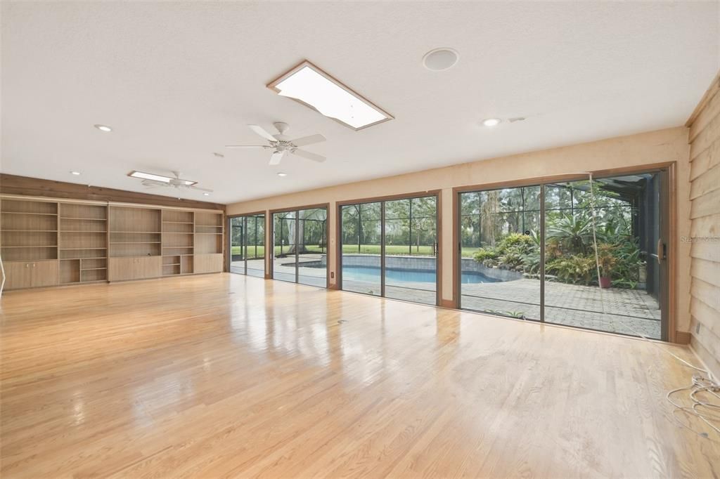 For Sale: $799,900 (4 beds, 3 baths, 4440 Square Feet)