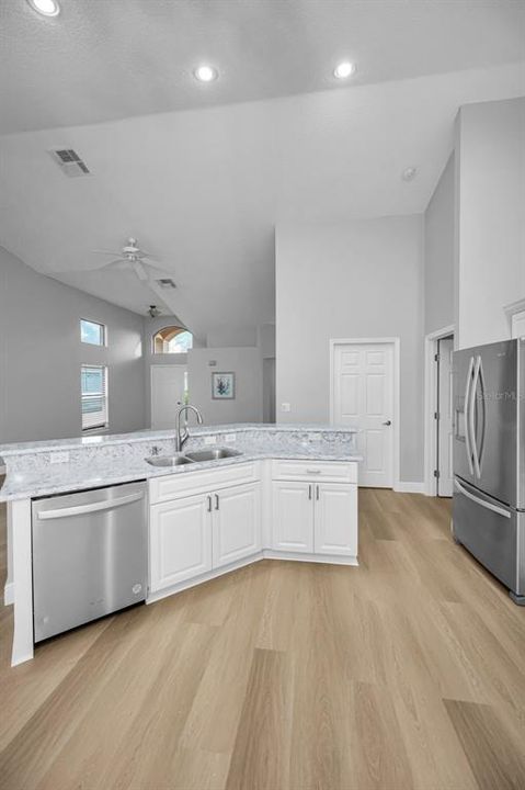 For Sale: $362,000 (2 beds, 2 baths, 1558 Square Feet)