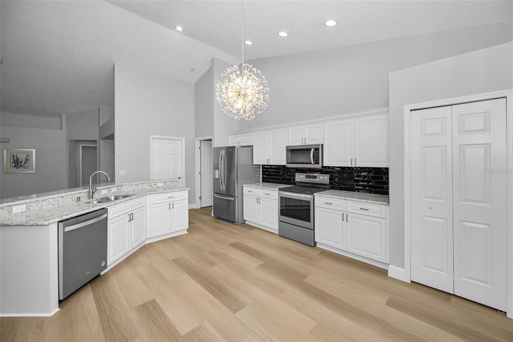 For Sale: $362,000 (2 beds, 2 baths, 1558 Square Feet)