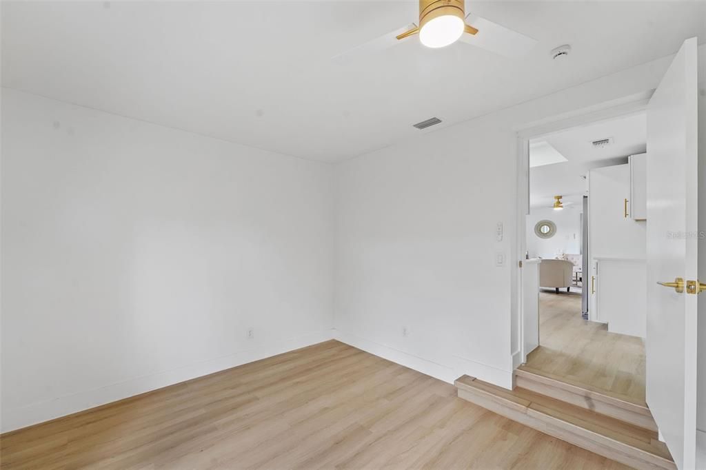 For Sale: $279,900 (3 beds, 1 baths, 1128 Square Feet)