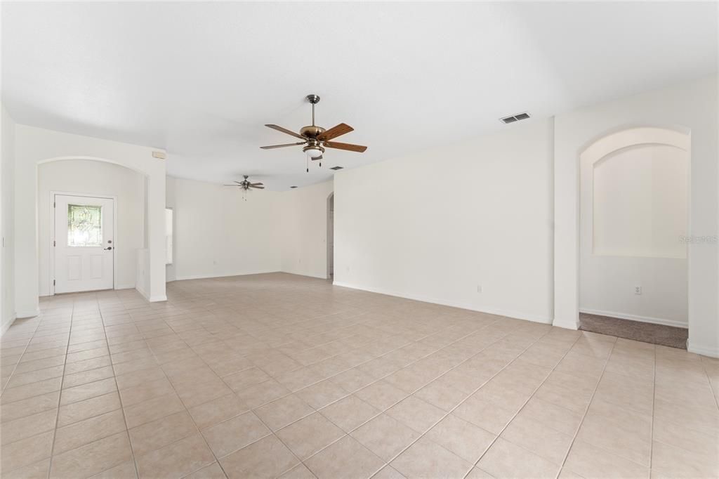 For Sale: $279,900 (3 beds, 2 baths, 1786 Square Feet)