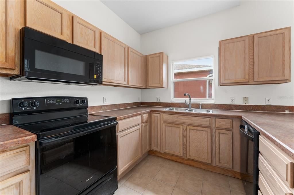 For Sale: $279,900 (3 beds, 2 baths, 1786 Square Feet)