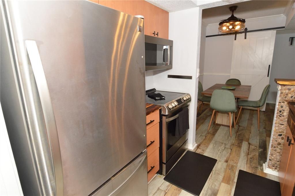 В аренду: $2,300 (2 спален, 2 ванн, 848 Квадратных фут)