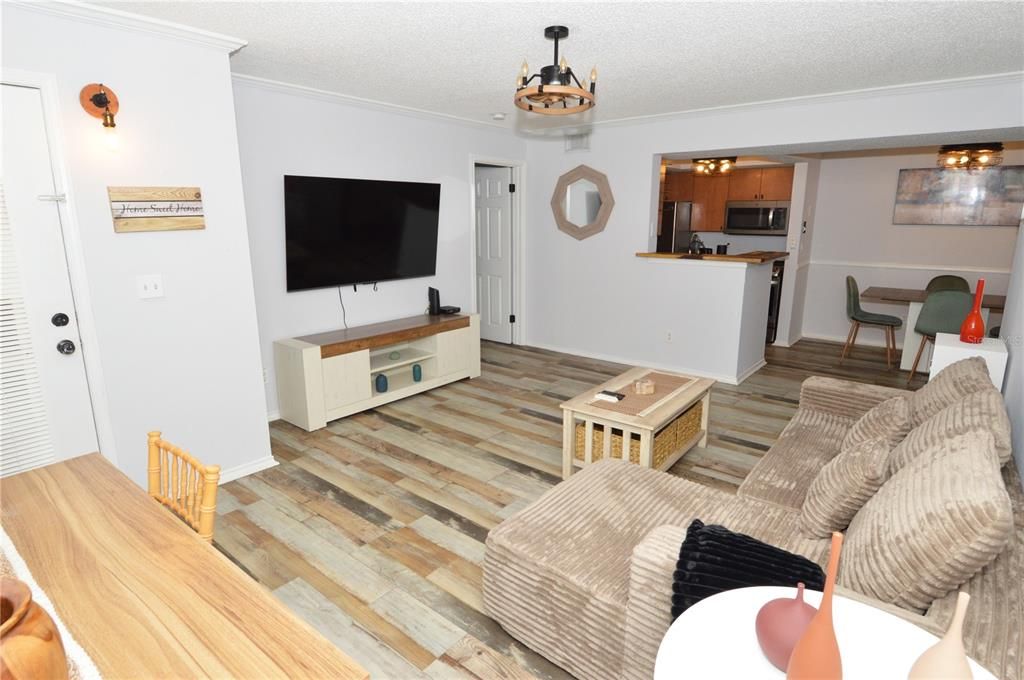 В аренду: $2,300 (2 спален, 2 ванн, 848 Квадратных фут)