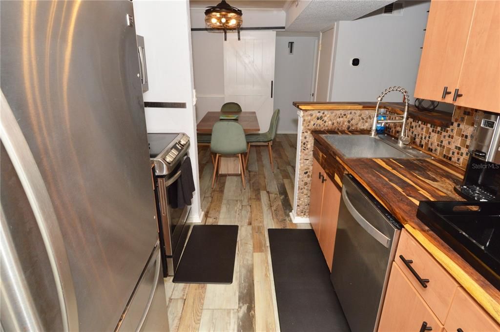 В аренду: $2,300 (2 спален, 2 ванн, 848 Квадратных фут)