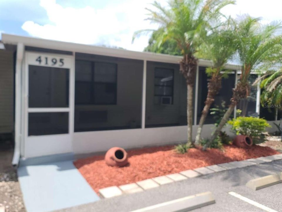 For Sale: $110,000 (1 beds, 1 baths, 548 Square Feet)