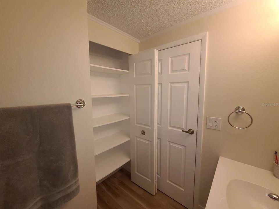 For Sale: $110,000 (1 beds, 1 baths, 548 Square Feet)