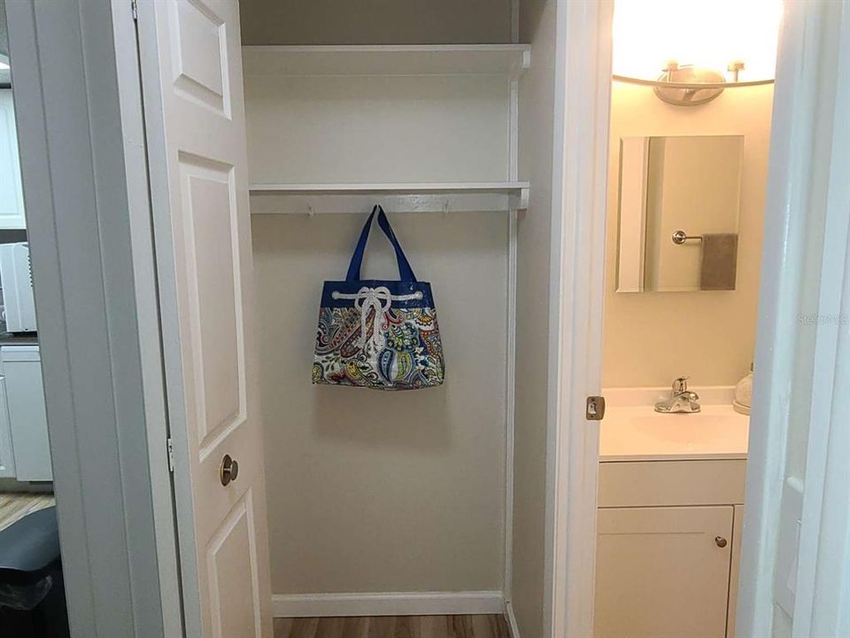 For Sale: $110,000 (1 beds, 1 baths, 548 Square Feet)
