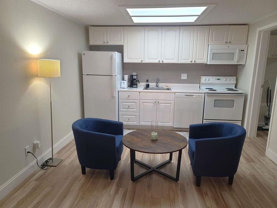 For Sale: $110,000 (1 beds, 1 baths, 548 Square Feet)