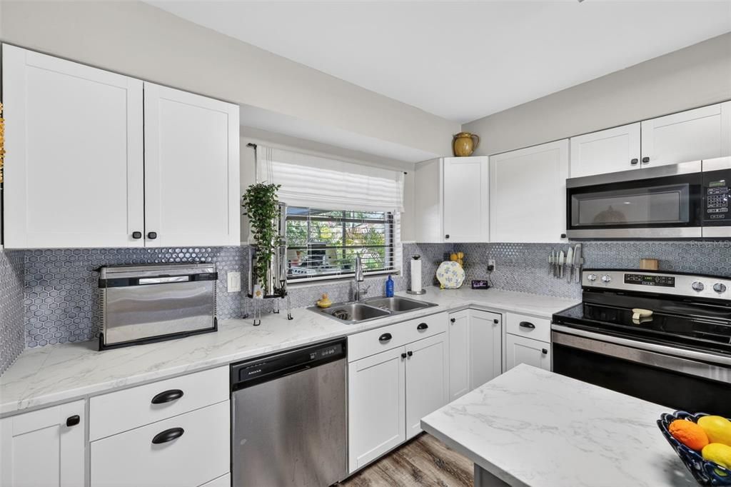 For Sale: $550,000 (3 beds, 2 baths, 1598 Square Feet)