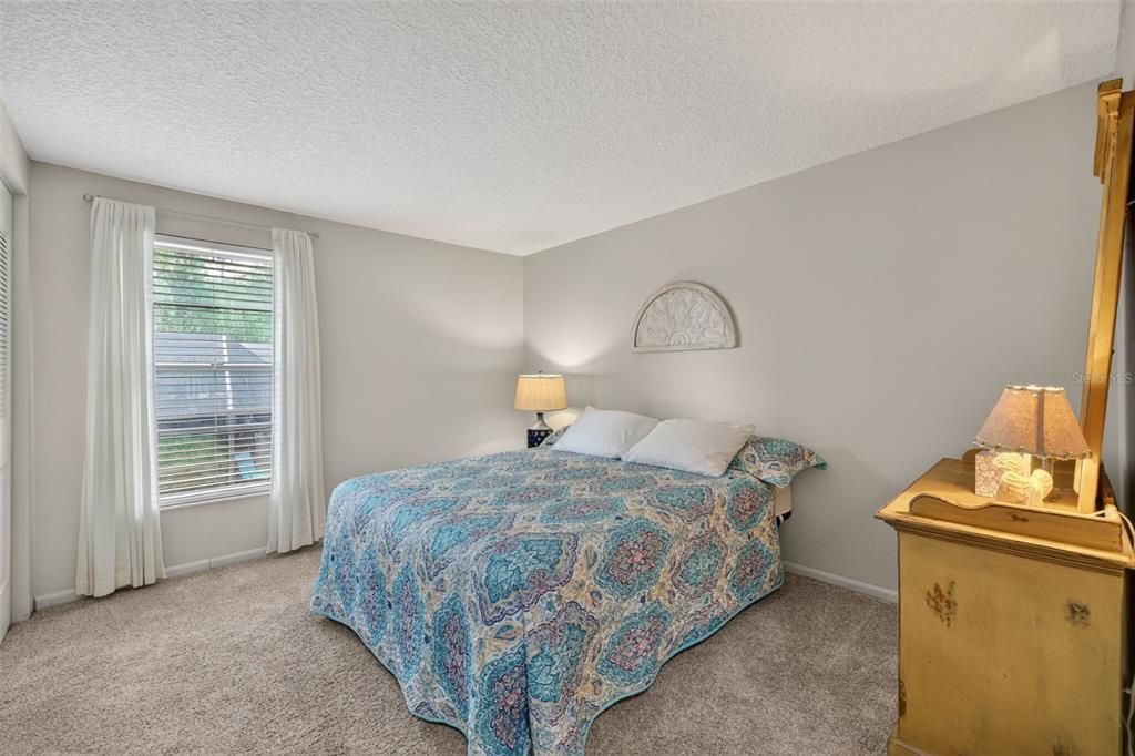 For Sale: $550,000 (3 beds, 2 baths, 1598 Square Feet)