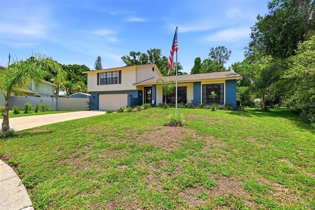 For Sale: $550,000 (3 beds, 2 baths, 1598 Square Feet)