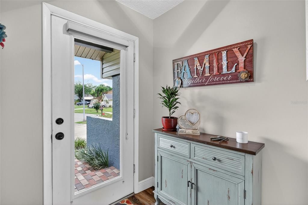 For Sale: $550,000 (3 beds, 2 baths, 1598 Square Feet)