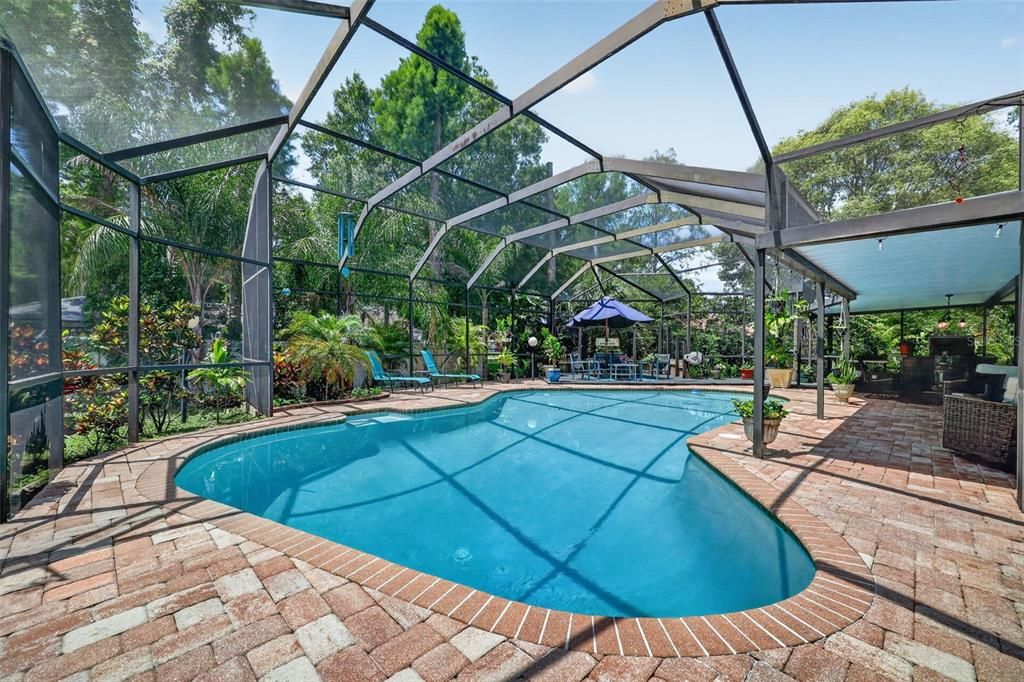 For Sale: $550,000 (3 beds, 2 baths, 1598 Square Feet)