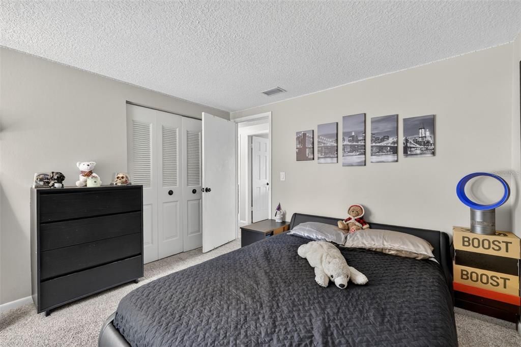 For Sale: $550,000 (3 beds, 2 baths, 1598 Square Feet)