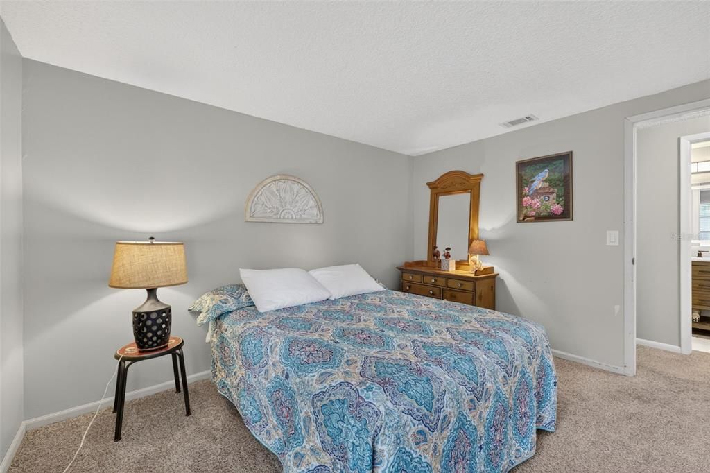 For Sale: $550,000 (3 beds, 2 baths, 1598 Square Feet)