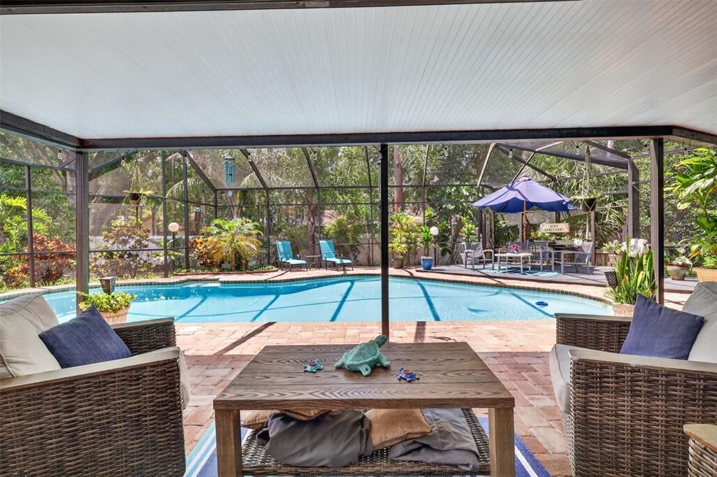 For Sale: $550,000 (3 beds, 2 baths, 1598 Square Feet)