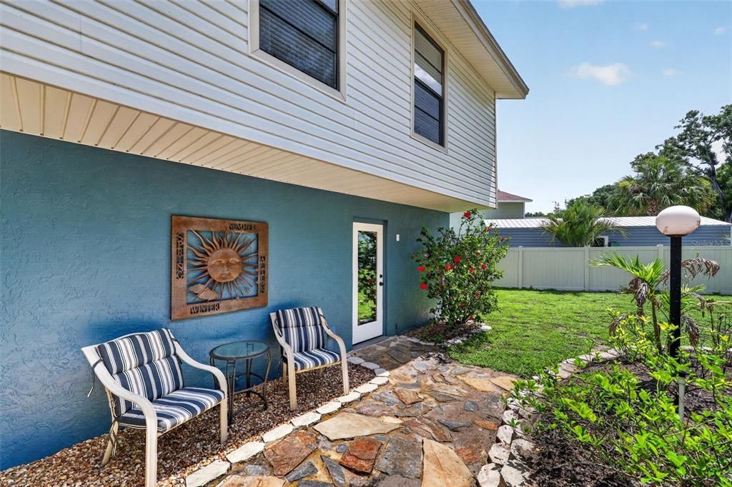 For Sale: $550,000 (3 beds, 2 baths, 1598 Square Feet)