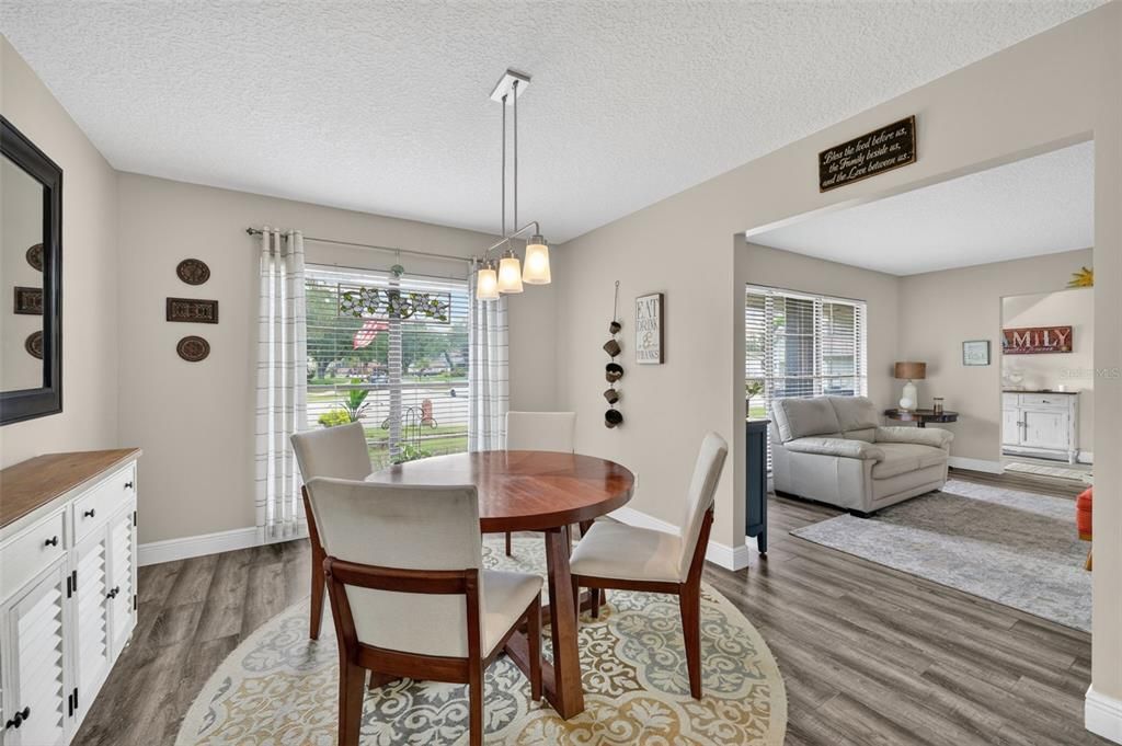 For Sale: $550,000 (3 beds, 2 baths, 1598 Square Feet)
