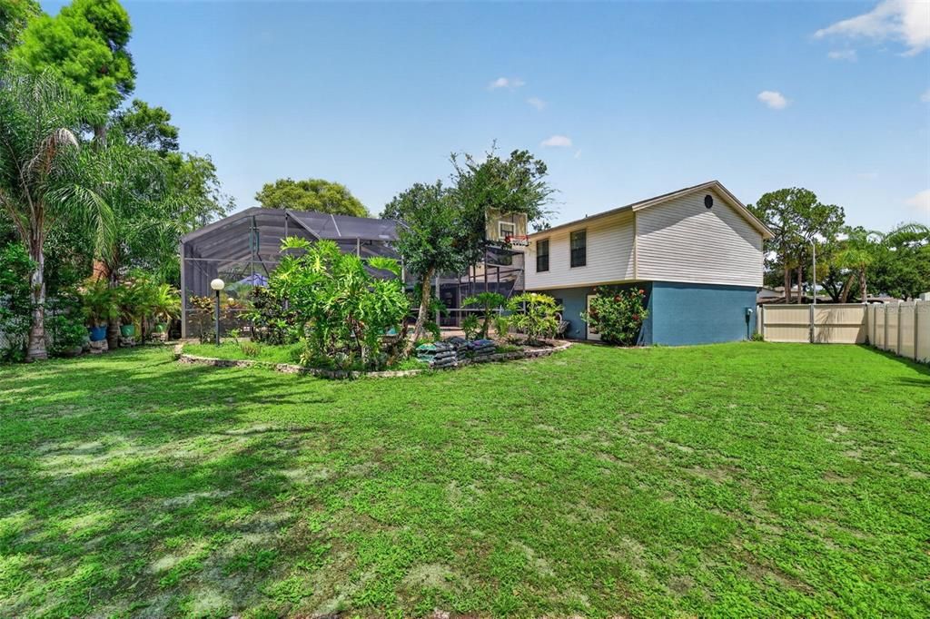 For Sale: $550,000 (3 beds, 2 baths, 1598 Square Feet)
