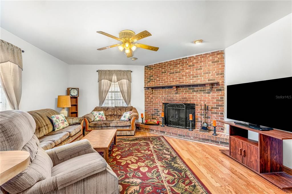 For Sale: $249,900 (2 beds, 2 baths, 1652 Square Feet)