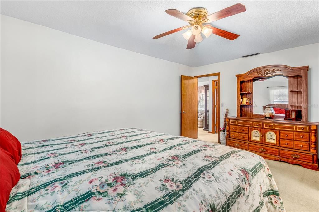 For Sale: $249,900 (2 beds, 2 baths, 1652 Square Feet)
