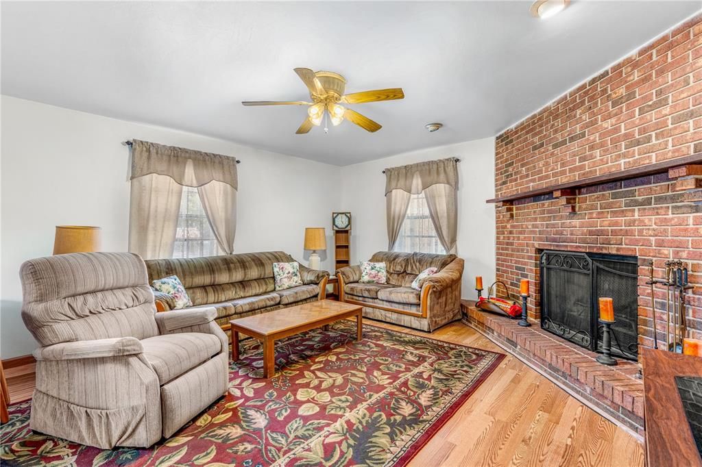 For Sale: $249,900 (2 beds, 2 baths, 1652 Square Feet)