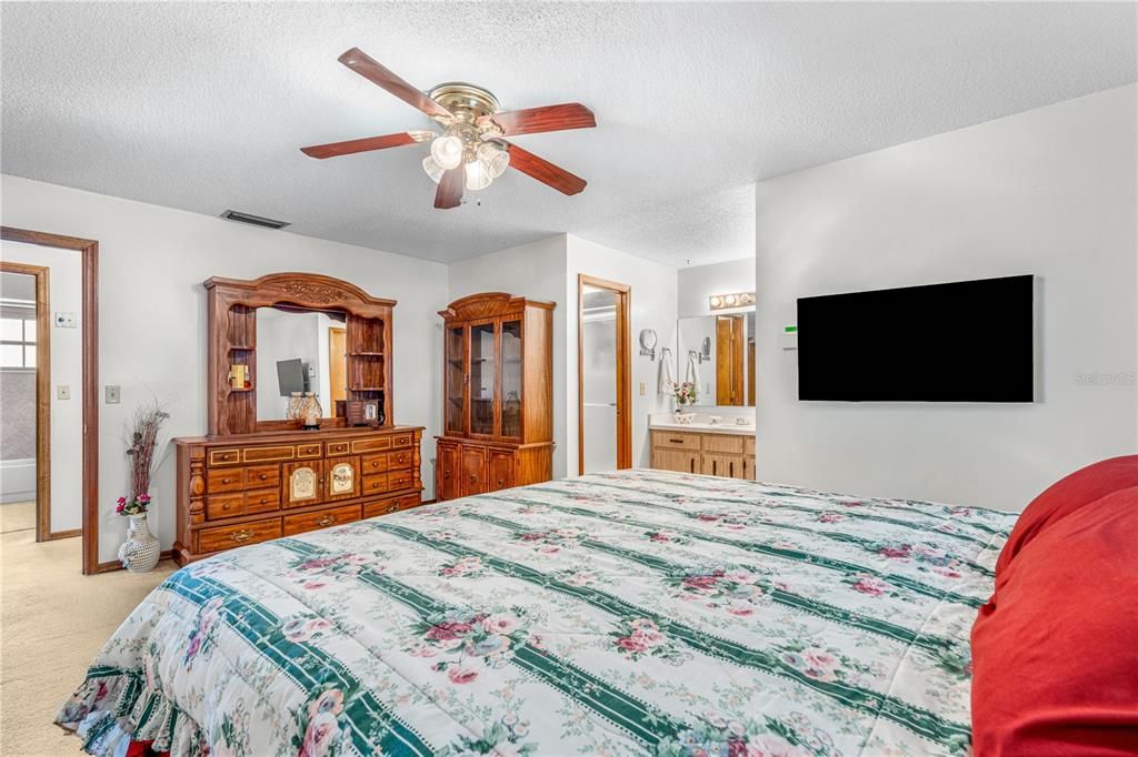 For Sale: $249,900 (2 beds, 2 baths, 1652 Square Feet)