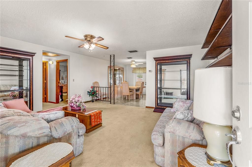 For Sale: $249,900 (2 beds, 2 baths, 1652 Square Feet)