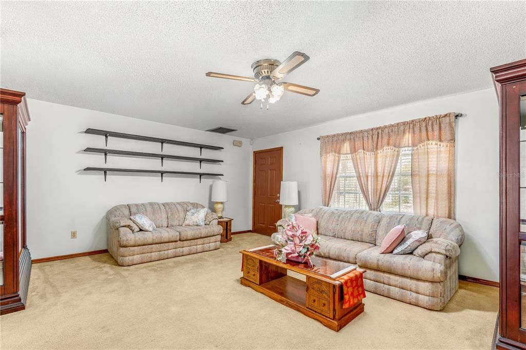 For Sale: $249,900 (2 beds, 2 baths, 1652 Square Feet)